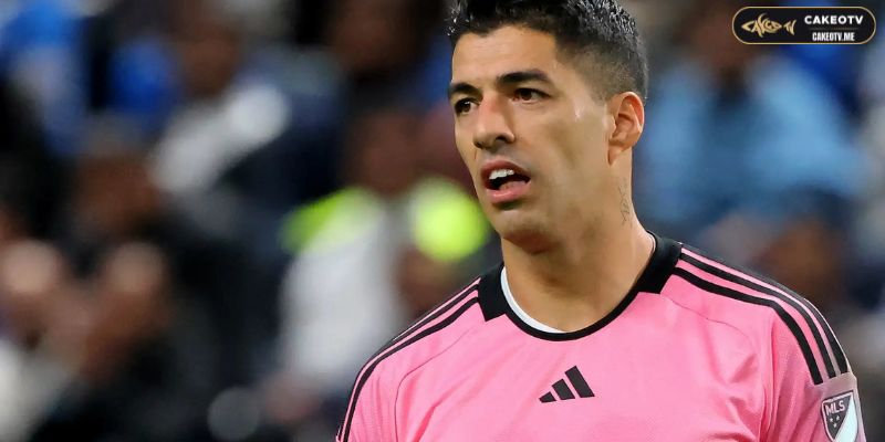 Luis Suárez đang phải đối mặt với chấn thương đầu gối nghiêm trọng và có thể ảnh hưởng đến sự nghiệp bóng đá